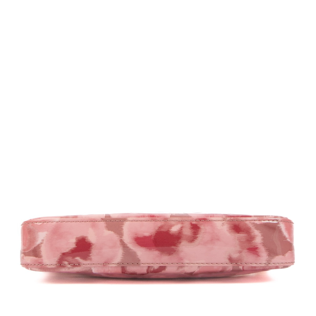 Shop safe online at Labellov in Antwerp, Brussels and Knokke this 100% authentic second hand Louis Vuitton Rose Ikat Vernis Spring/Summmer 2013 Pochette Accessoires