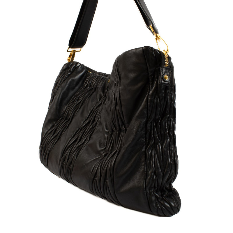 Authentic second hand Miu Miu Black Shoulder bag on Labellov.com