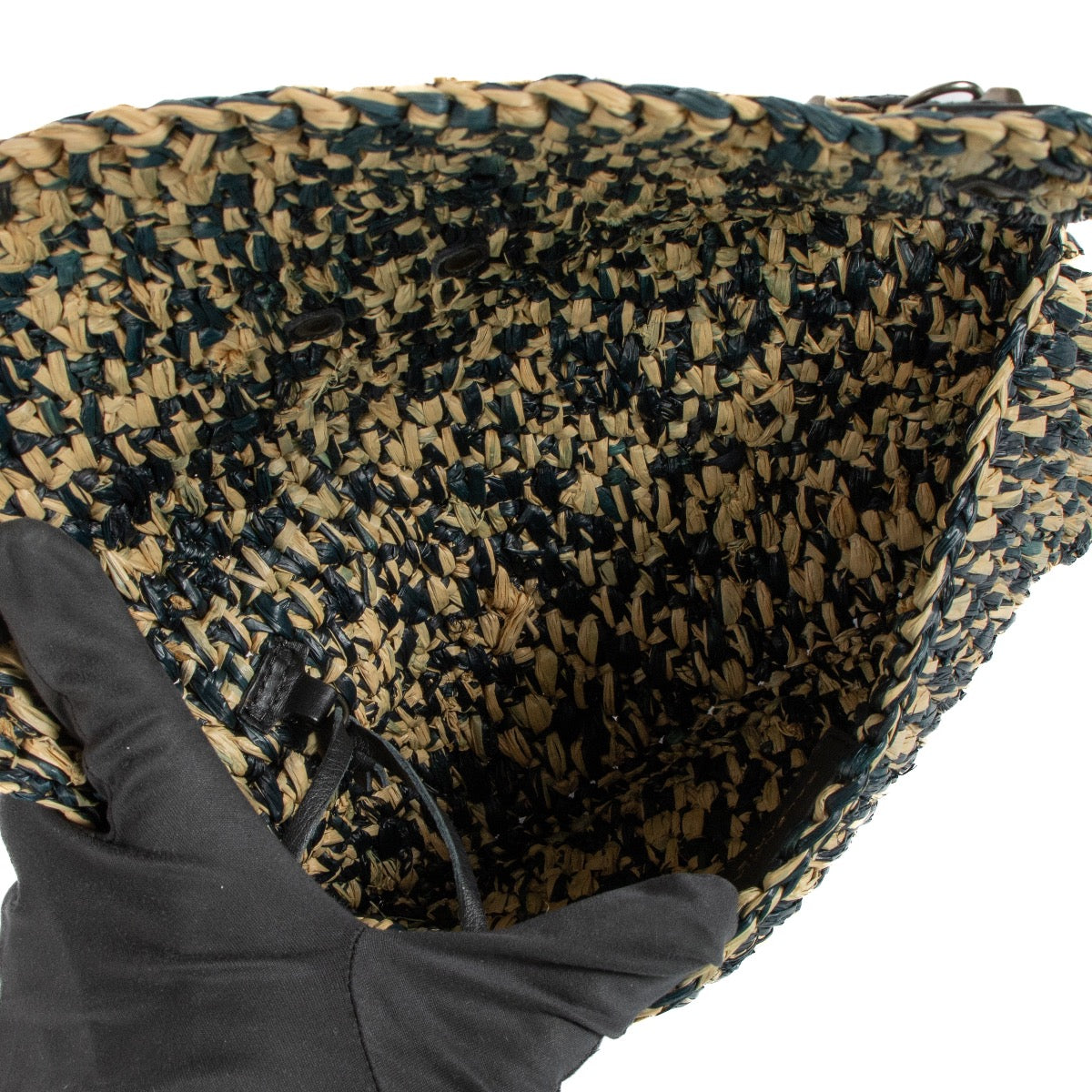 Shop safe online at Labellov in Antwerp, Brussels and Knokke this 100% authentic second hand Balenciaga Green Raffia Clutch