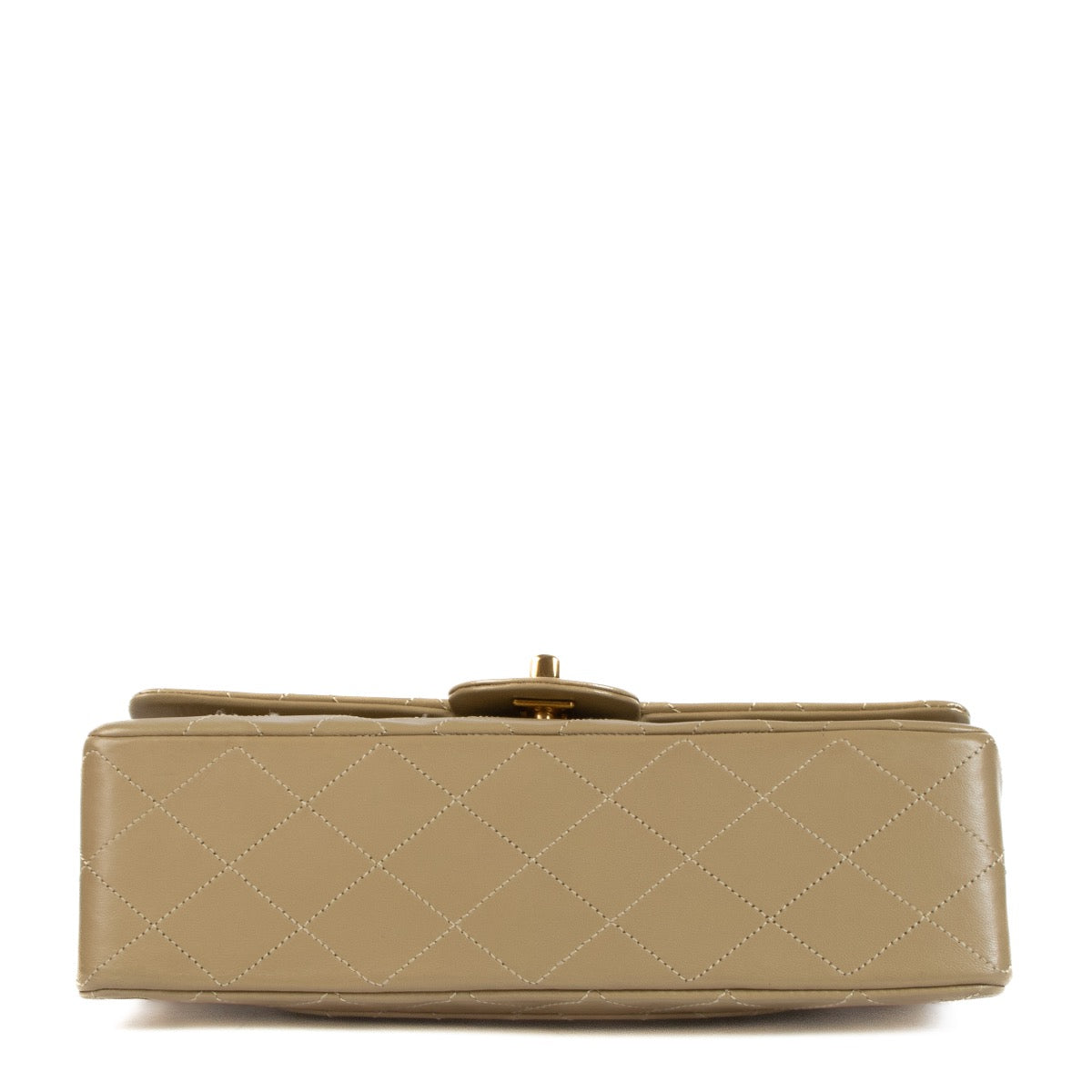 Shop safe online at Labellov in Antwerp, Brussels and Knokke this 100% authentic second hand Chanel Beige Lambskin Medium Classic Flap Bag
