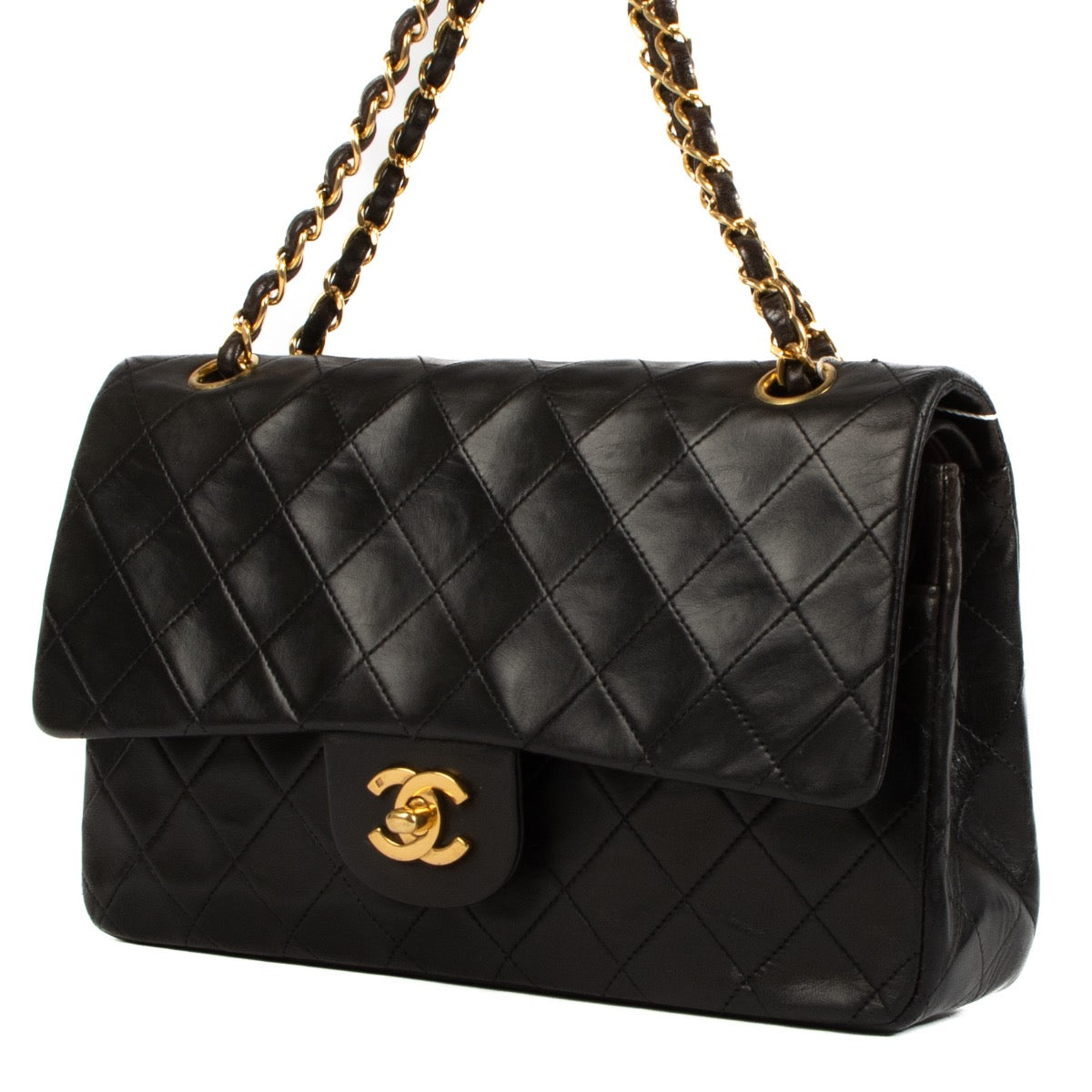 Shop safe online at Labellov in Antwerp, Brussels and Knokke this 100% authentic second hand Chanel Black Lambskin Medium Classic Flap Bag