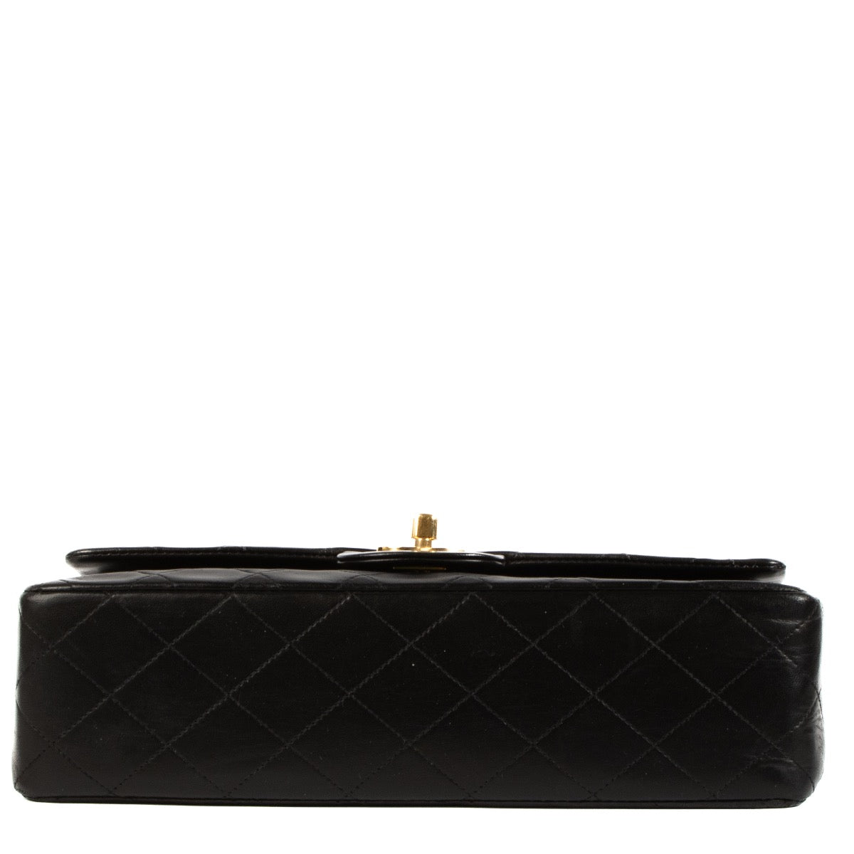 Shop safe online at Labellov in Antwerp, Brussels and Knokke this 100% authentic second hand Chanel Black Lambskin Medium Classic Flap Bag