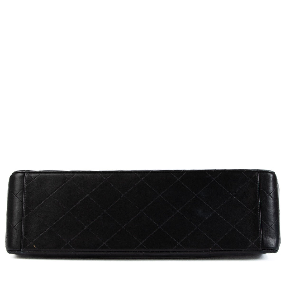Shop safe online at Labellov in Antwerp, Brussels and Knokke this 100% authentic second hand Chanel Vintage Black Lambskin Maxi Classic Flap Bag