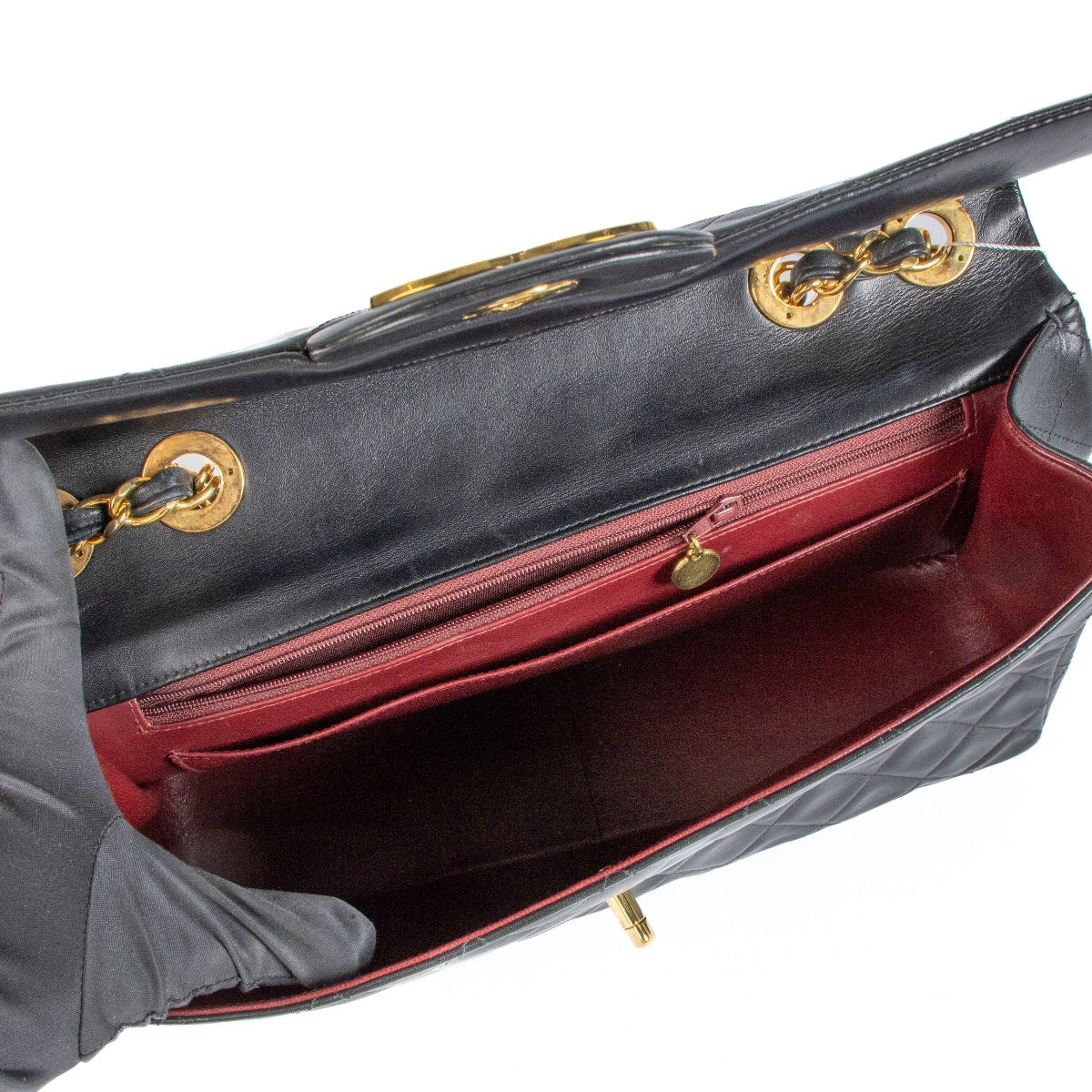 Shop safe online at Labellov in Antwerp, Brussels and Knokke this 100% authentic second hand Chanel Vintage Black Lambskin Maxi Classic Flap Bag