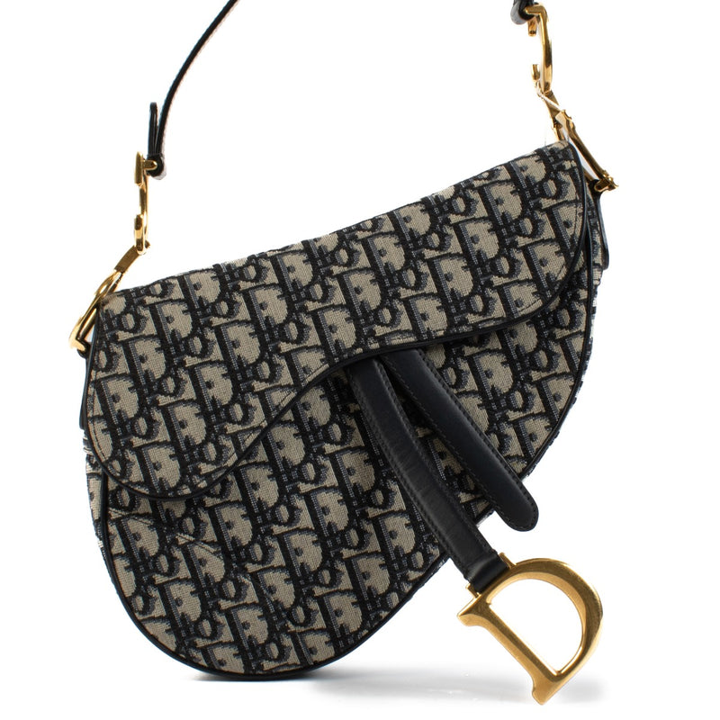 Shop safe online at Labellov in Antwerp, Brussels and Knokke this 100% authentic second hand Christian Dior Oblique Canvas Saddle Bag