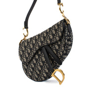 Shop safe online at Labellov in Antwerp, Brussels and Knokke this 100% authentic second hand Christian Dior Oblique Canvas Saddle Bag