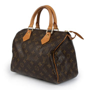 Shop safe online at Labellov in Antwerp, Brussels and Knokke this 100% authentic second hand Louis Vuitton Monogram Canvas Speedy 25