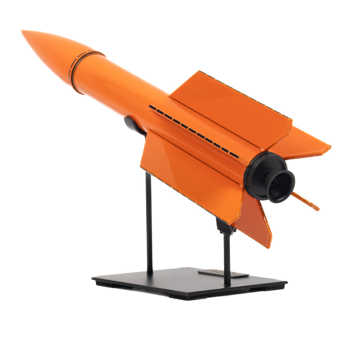 Œuvre d'art couture orange missile de Rémy Aillaud