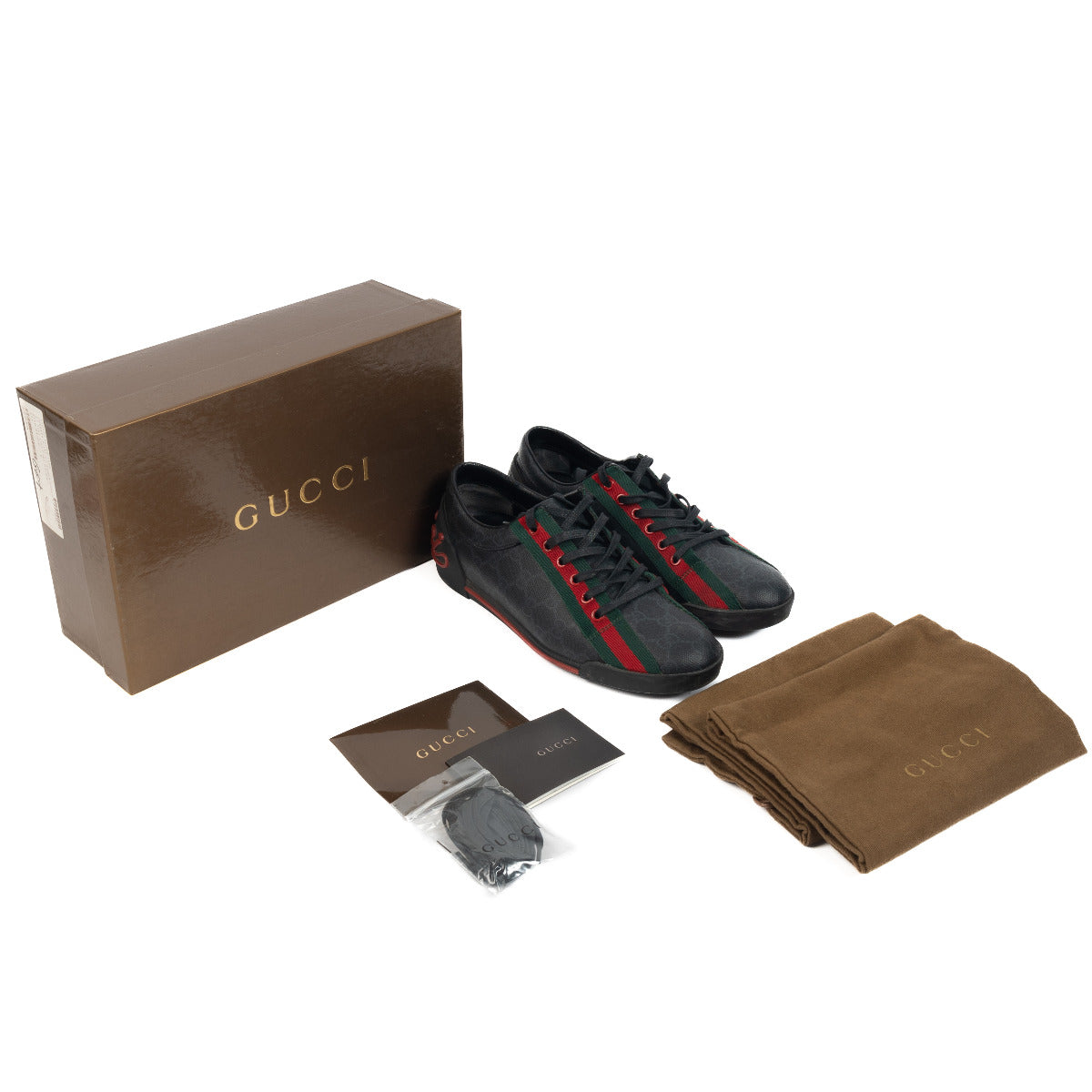 Gucci Black Web Sneakers - size 38.5 aan de beste prijs bij Labellov tweedehands luxe in Antwerpen. Wij kopen en verkopen uw authentieke designer handtassen en accessoires aan de beste prijs bij Labellov.
