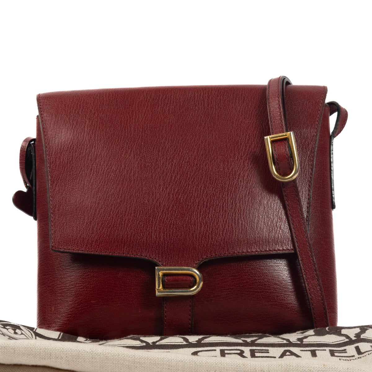 Are you looking for an authentic Delvaux Burgundy Leather Crossbody Bag? Shop 100% authentic second-hand Delvaux Burgundy Crossbody on Labellov.com