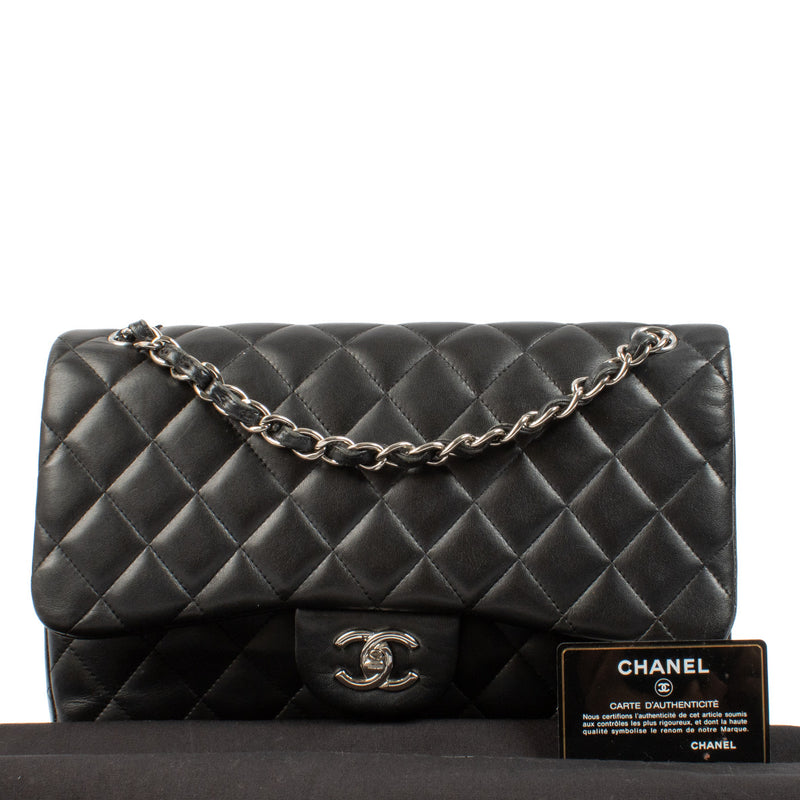 Aan de beste prijs bij Labellov Chanel Large Lambskin Classic Flap Bag PHW tweedehands luxe in Antwerpen en Knokke.