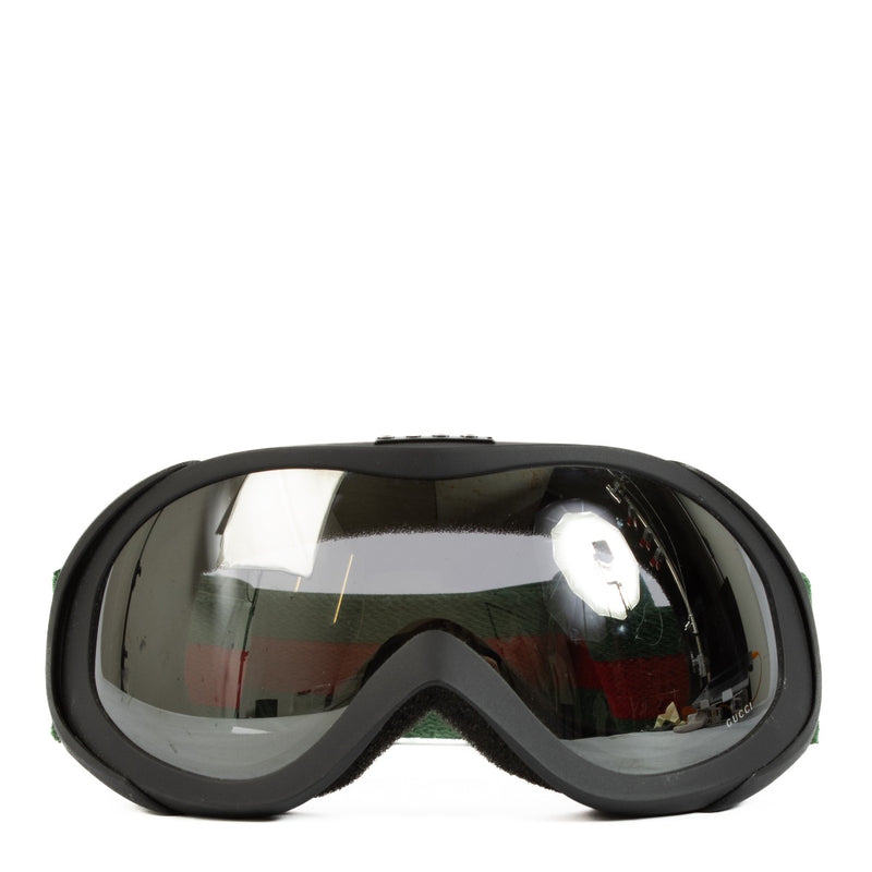 Gucci ski goggles with silver lenses, a green and red strap, and logo details—perfect for stylish slope adventures. Shop now on Labellov.com.