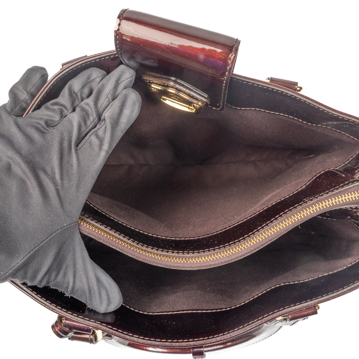 Louis Vuitton Amarant Vernis Melrose Avenue GM for the best price at Labellov secondhand luxury in Antwerp. We buy and sell your preloved and brand new designer bags for the best price.