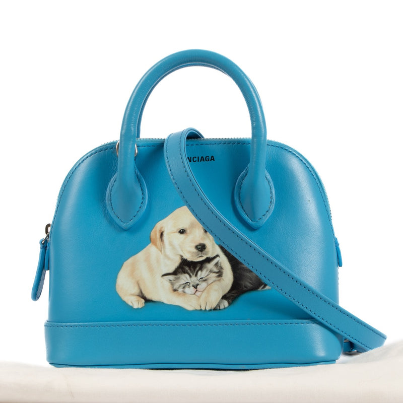 Shop safe online at Labellov in Antwerp, Brussels and Knokke this 100% authentic second hand Balenciaga Bleu Leather Puppy and Kitten Ville Bag