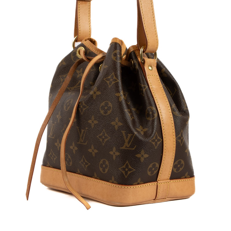 Shop safe online at Labellov in Antwerp, Brussels and Knokke this 100% authentic second hand Louis Vuitton Monogram Noe BB Shoulder Bag