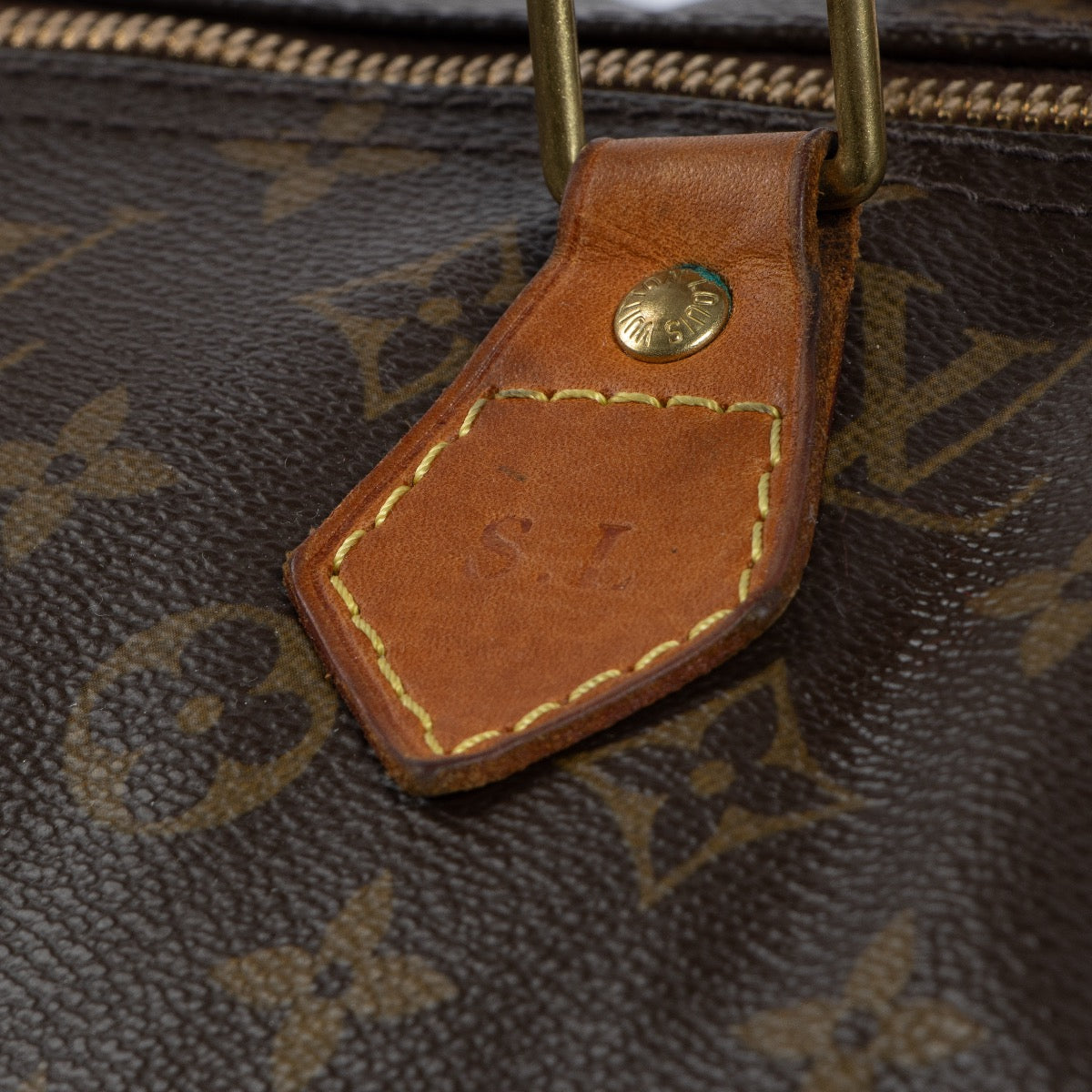 Shop safe online at Labellov in Antwerp, Brussels and Knokke this 100% authentic second hand Louis Vuitton Monogram Speedy 40 Top Handle Bag