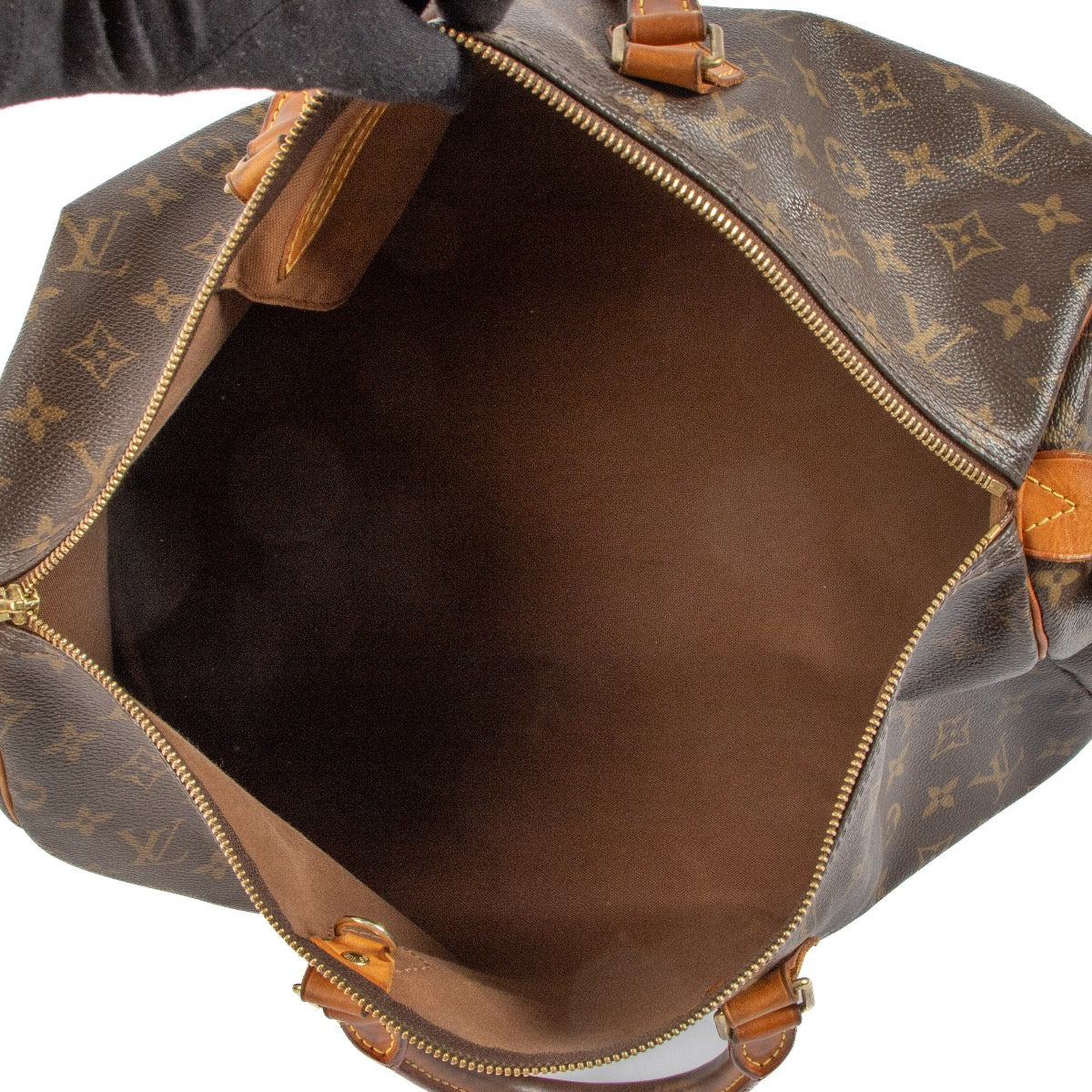 Shop safe online at Labellov in Antwerp, Brussels and Knokke this 100% authentic second hand Louis Vuitton Monogram Speedy 40 Top Handle Bag