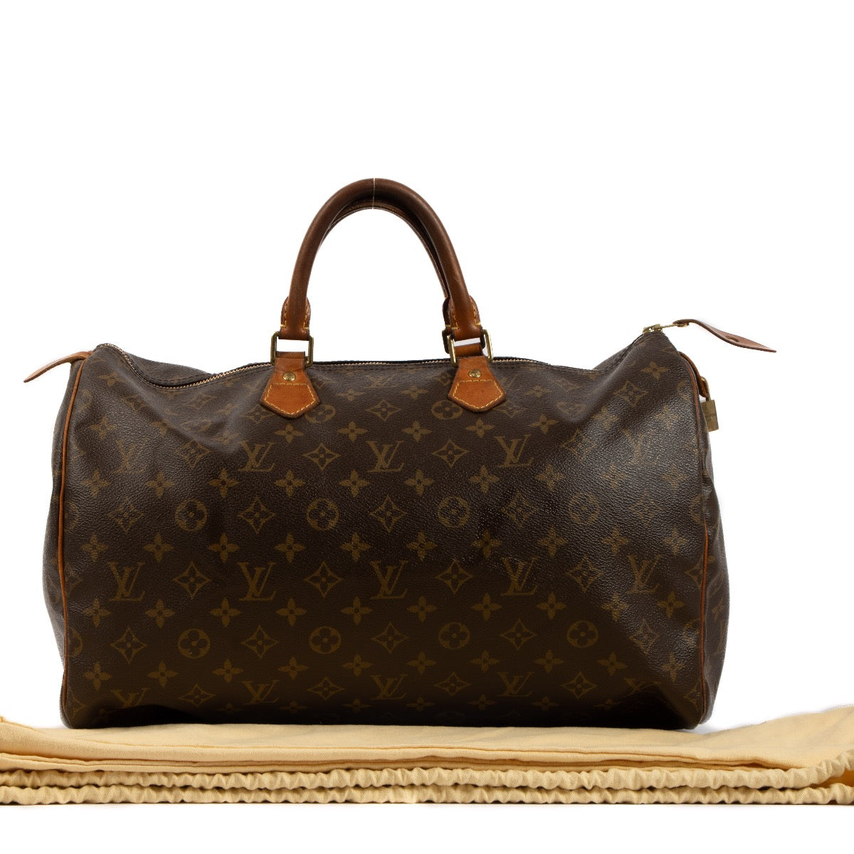 Shop safe online at Labellov in Antwerp, Brussels and Knokke this 100% authentic second hand Louis Vuitton Monogram Speedy 40 Top Handle Bag