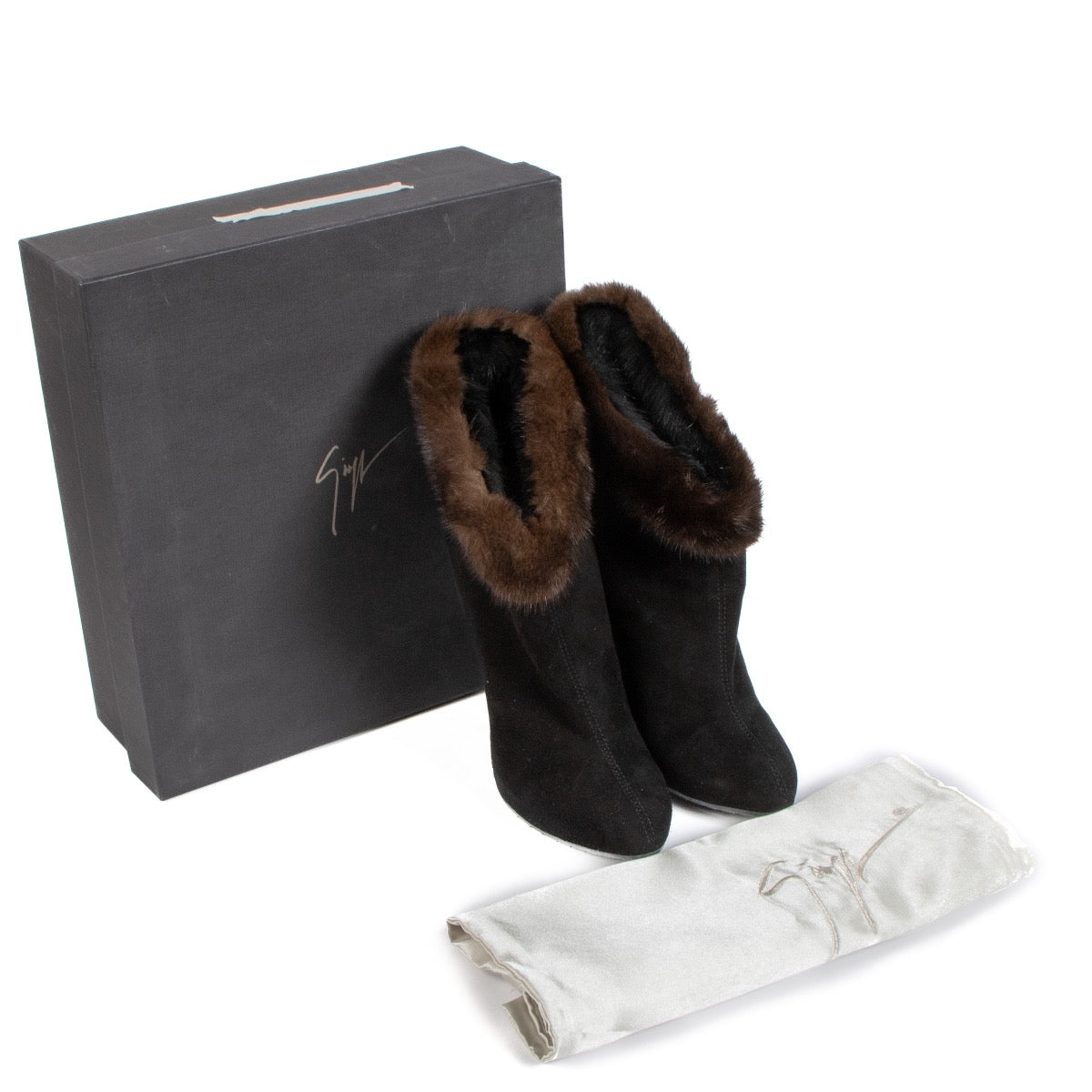 Shop 100% authentic second-hand Giuseppe Zanotti Black Suede Mink Fur Ankle Boots in size 38 on Labellov.com