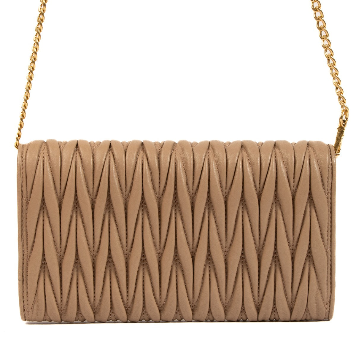 Shop safe online at Labellov in Antwerp, Brussels and Knokke this 100% authentic second hand Miu Miu Beige Matelasse Wallet On Chain