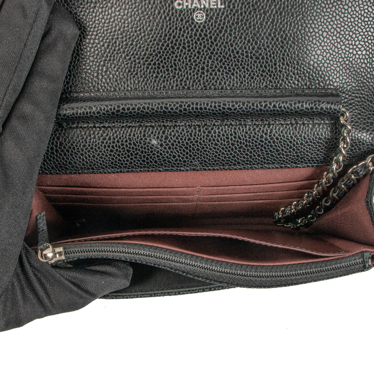 Sac à main Chanel en cuir caviar noir avec chaîne et accastillage argenté