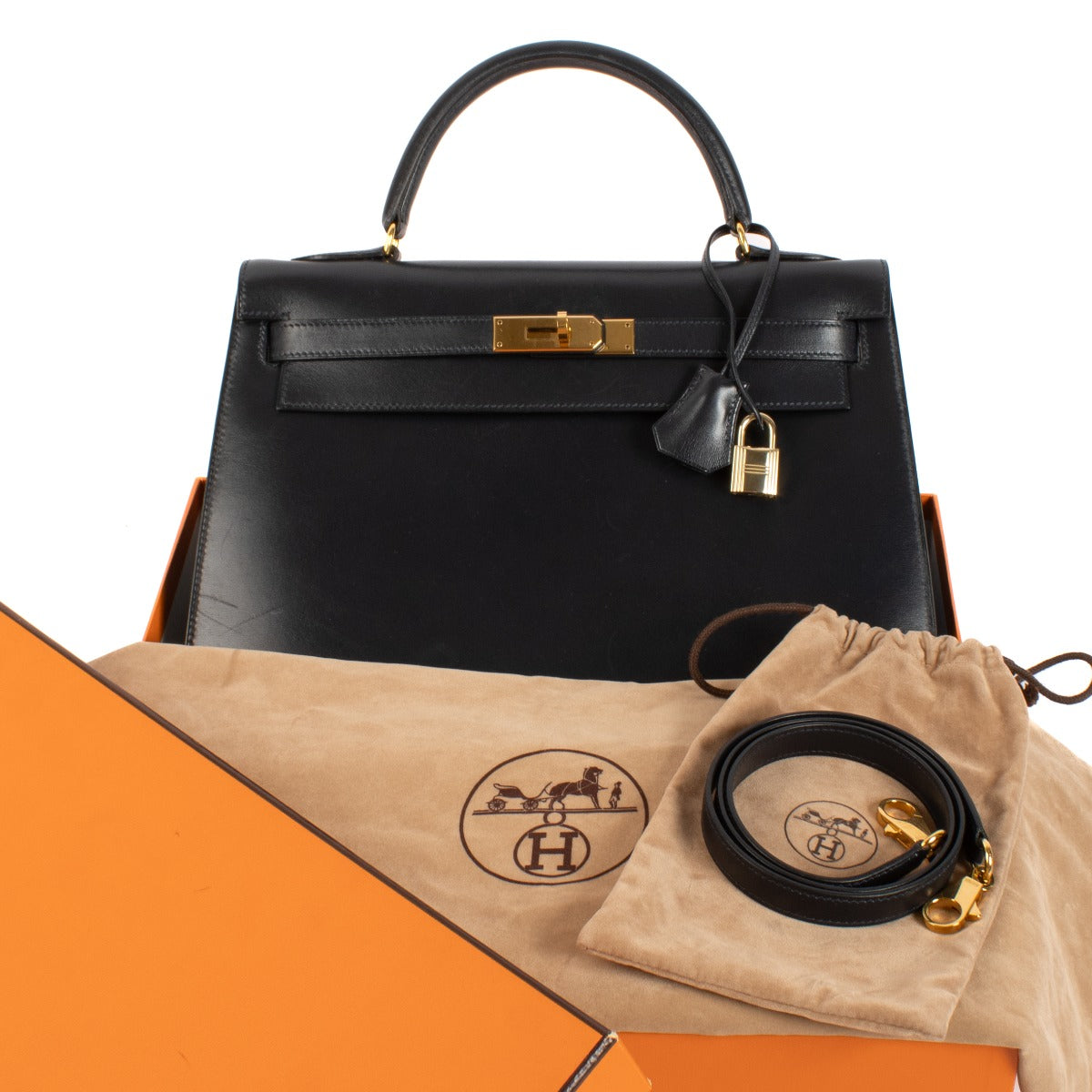 Authentic second hand vintage Hermès 1996 Kelly 32 Bleu Marine Box GHW on www.labellov.com