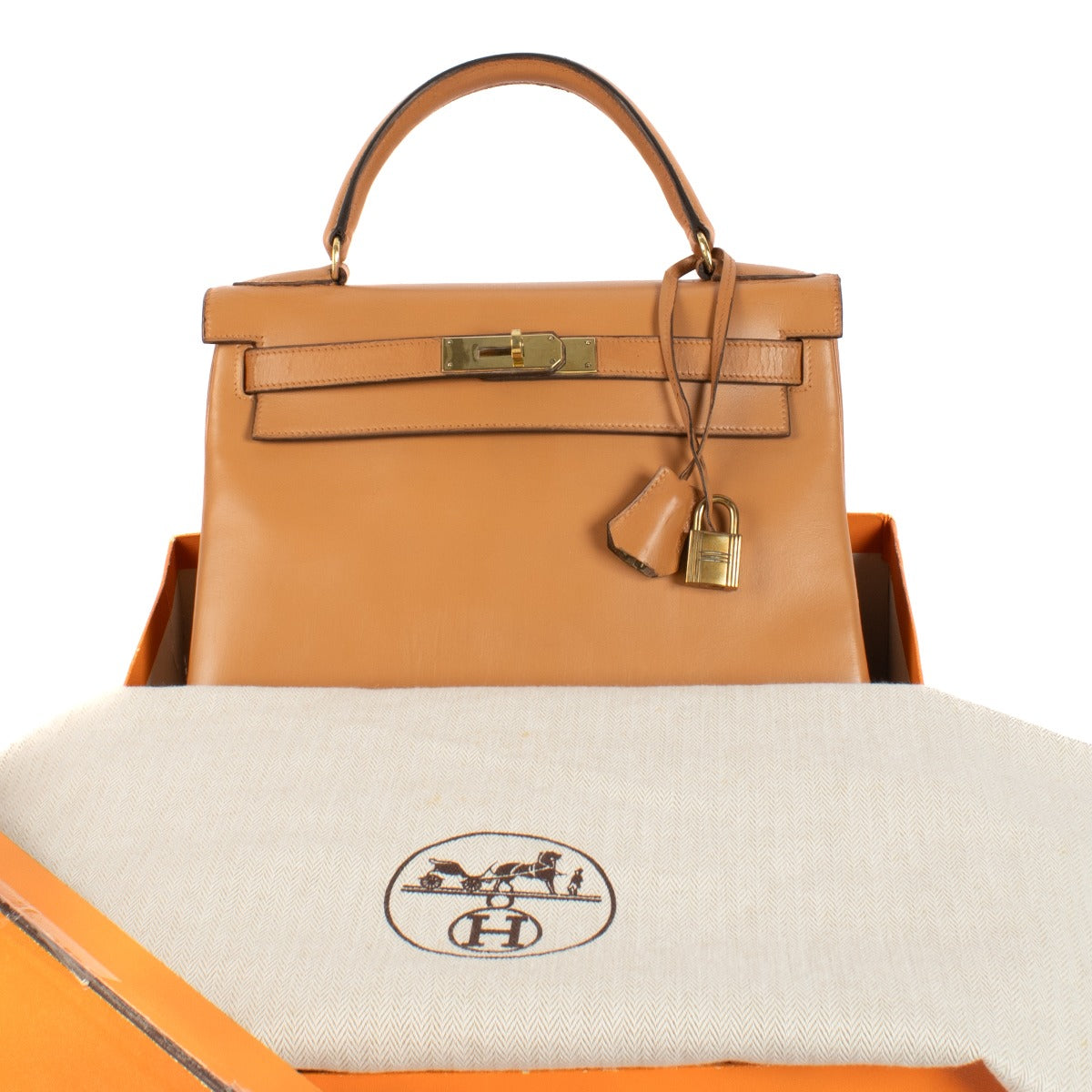 Authentic second hand Hermès 1970 Vintage Kelly 28 Beige GHW on www.labellov.com