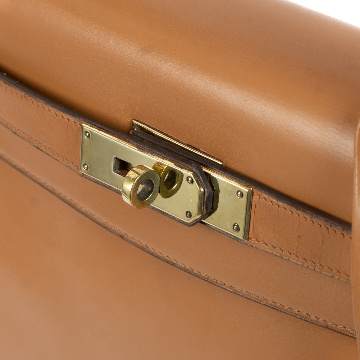 Hermès Vintage Kelly 28 Beige Box GHW