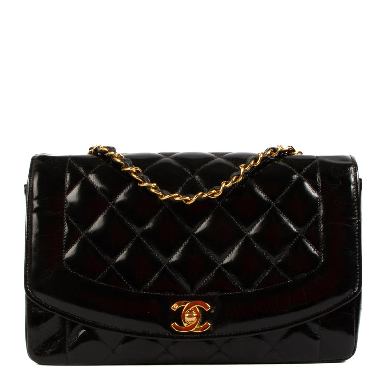 Chanel Black Patent Leather Vintage Diana Flap Bag for the best price at Labellov secondhand luxury in Antwerp. We buy and sell authentic designer bags.