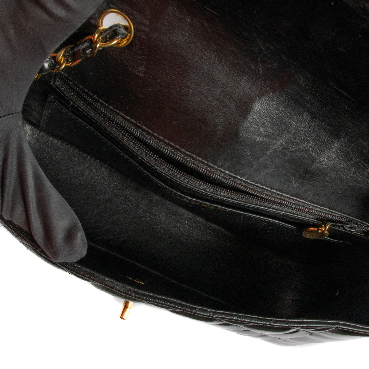 Sac Chanel vintage Diana en cuir verni noir à rabat