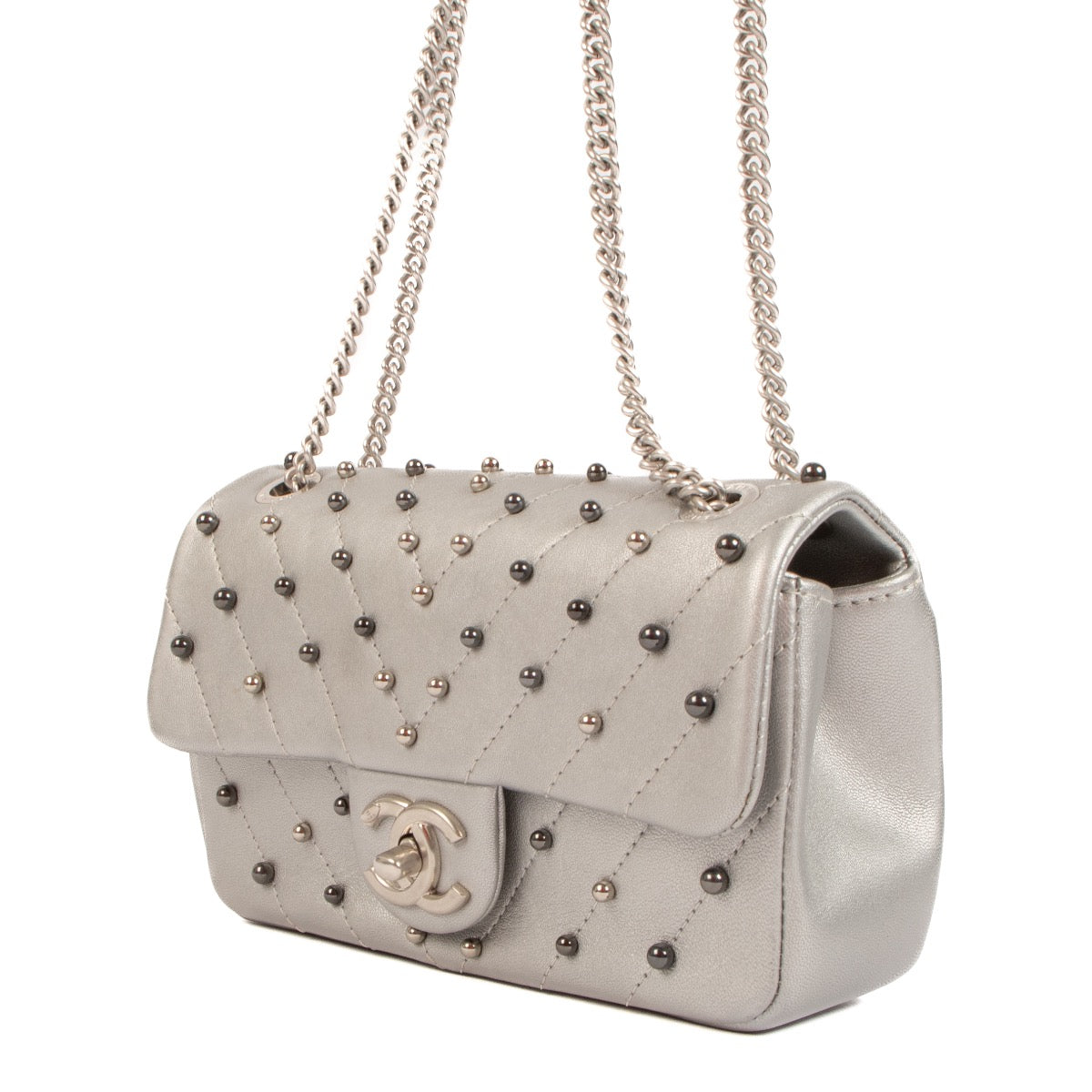 Shop 100% authentic second-hand Chanel Silver Chevron Pearl Classic Flap Bag on Labellov.com