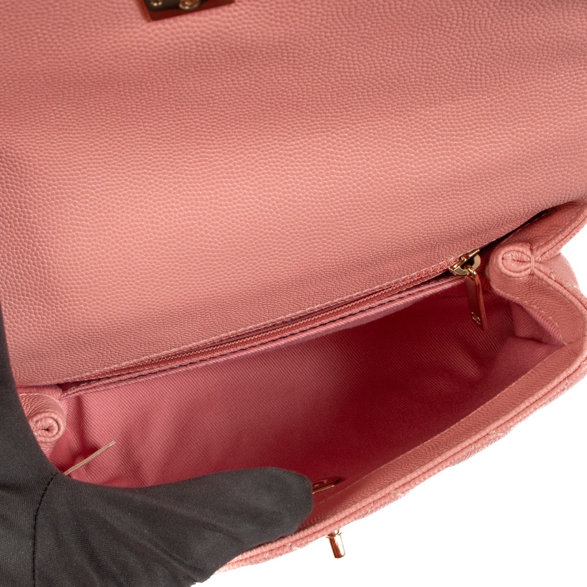 Shop safe online at Labellov in Antwerp, Brussels and Knokke this 100% authentic second hand Chanel Pink Caviar Leather Small Coco Top Handle