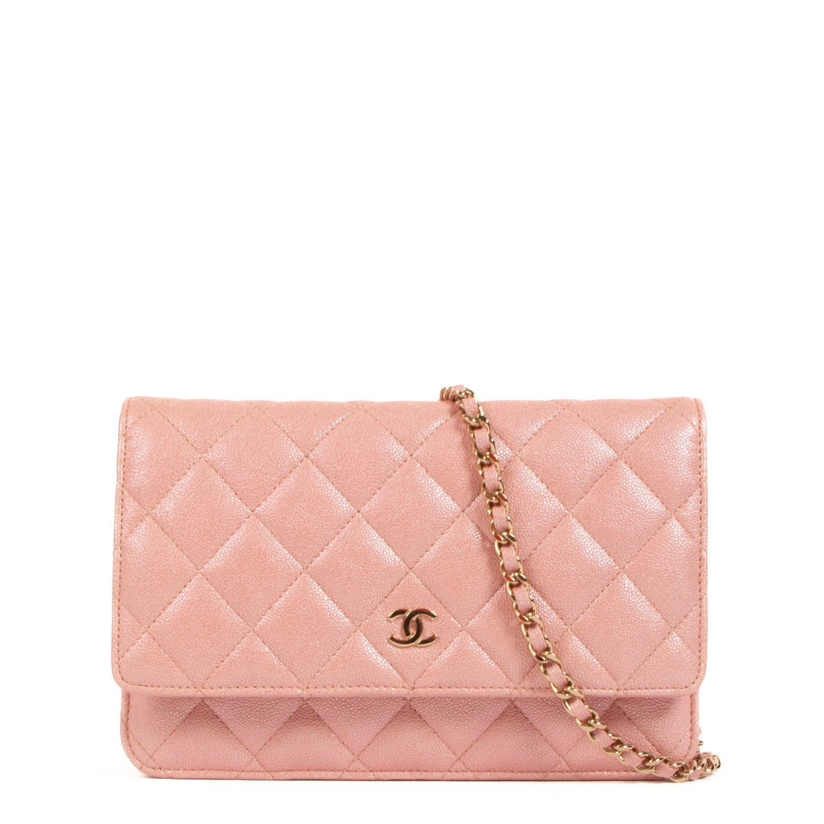 Shop safe online at Labellov in Antwerp, Brussels and Knokke this 100% authentic second hand Chanel Pink Iridescent Caviar Leather Wallet On Chain