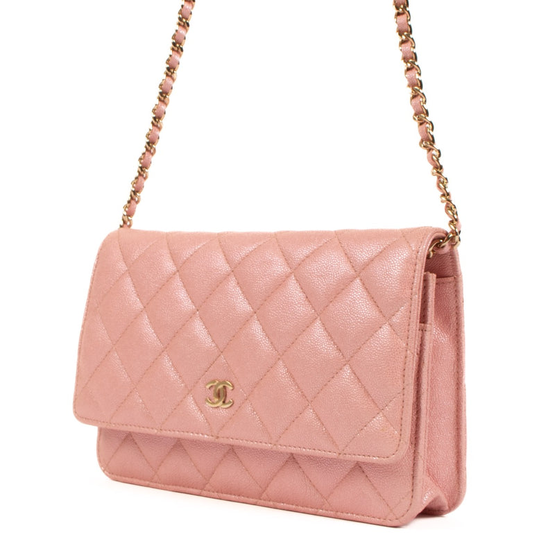 Shop safe online at Labellov in Antwerp, Brussels and Knokke this 100% authentic second hand Chanel Pink Iridescent Caviar Leather Wallet On Chain
