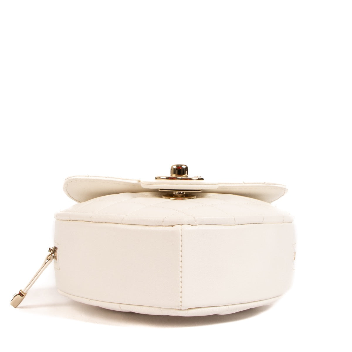 Shop 100% authentic second-hand Chanel White Heart 22S Crossbody Bag on Labellov.com