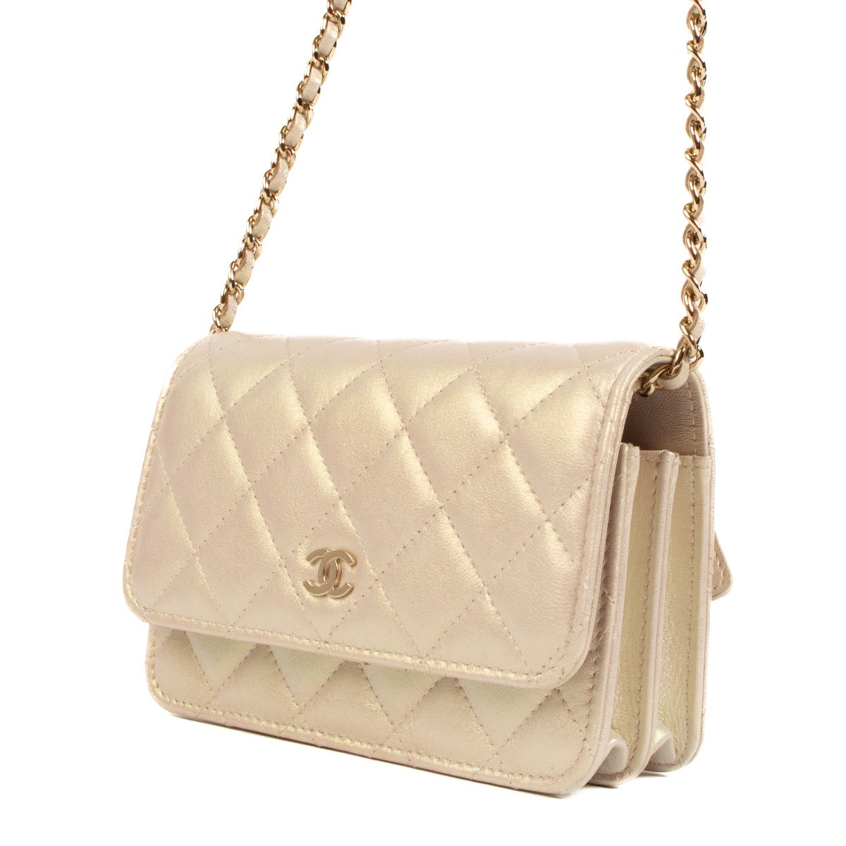 Shop 100% authentic second-hand Chanel Ivory Irridescent 20b Mini Wallet On Chain on Labellov.com