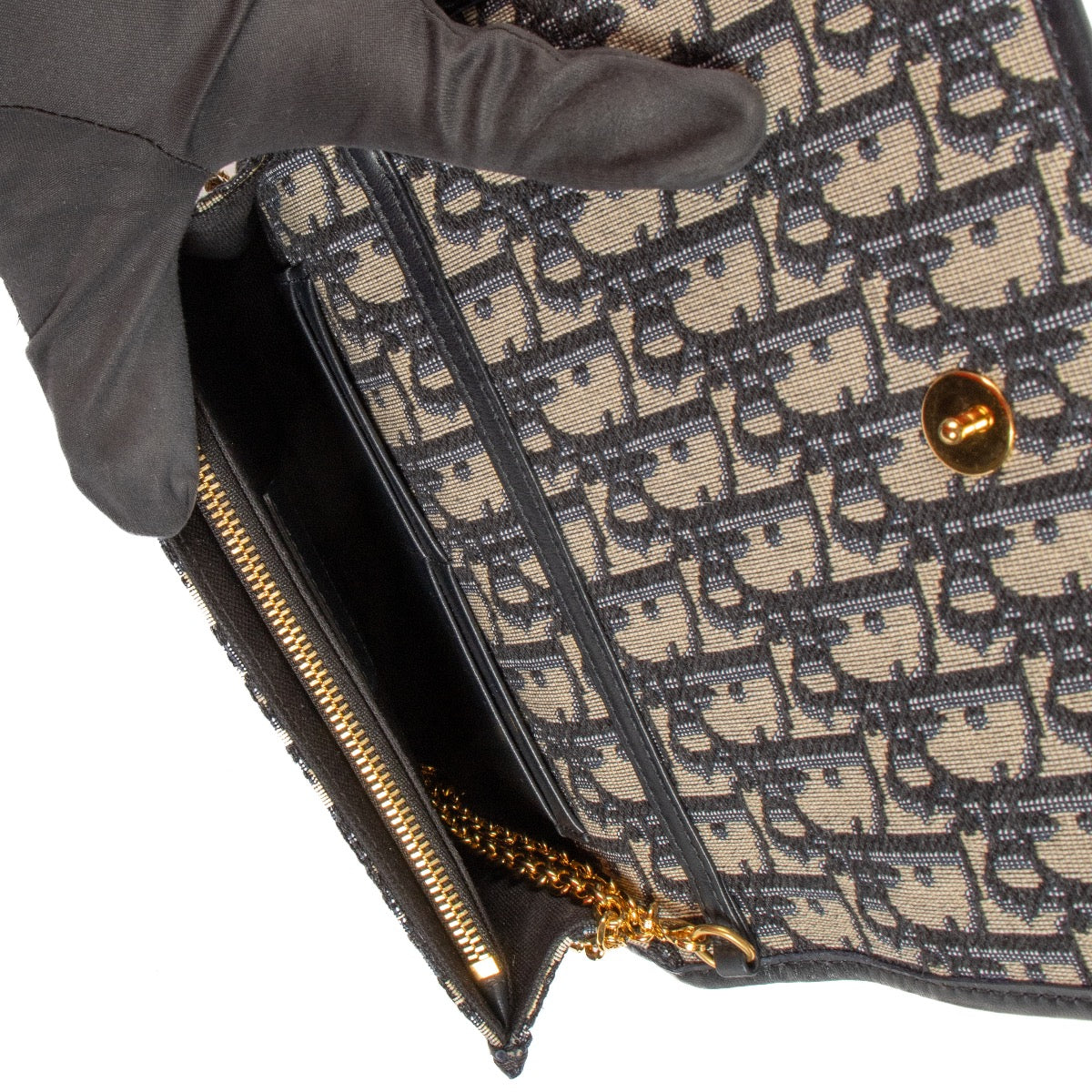 Shop 100% authentic second-hand Christian Dior Monogram 30 Montaigne Pochette on Labellov.com