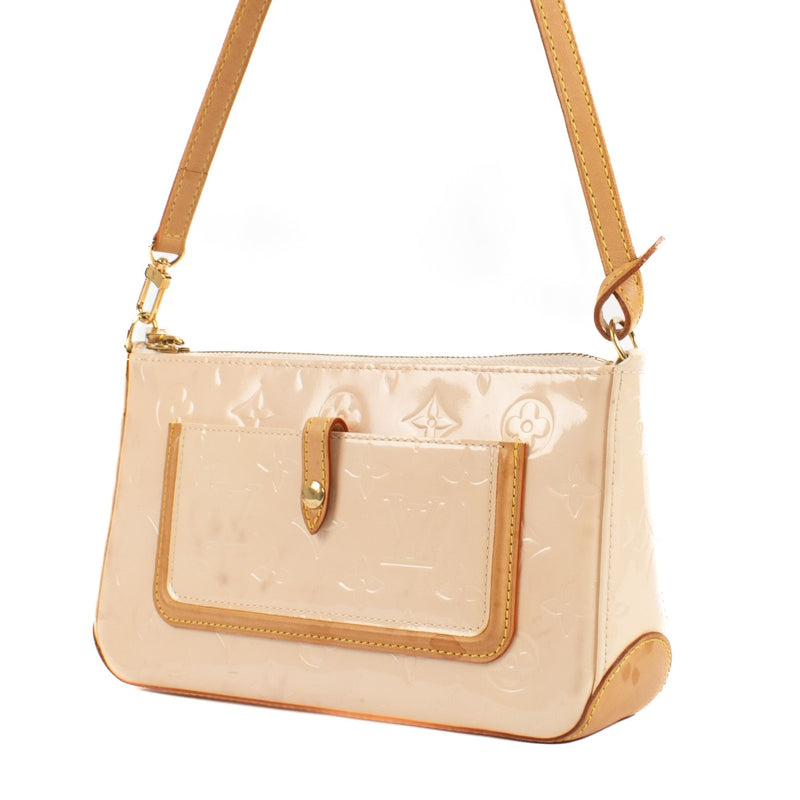Shop safe online at Labellov in Antwerp, Brussels and Knokke this 100% authentic second hand Louis Vuitton Pink Patent Monogram Shoulder Bag