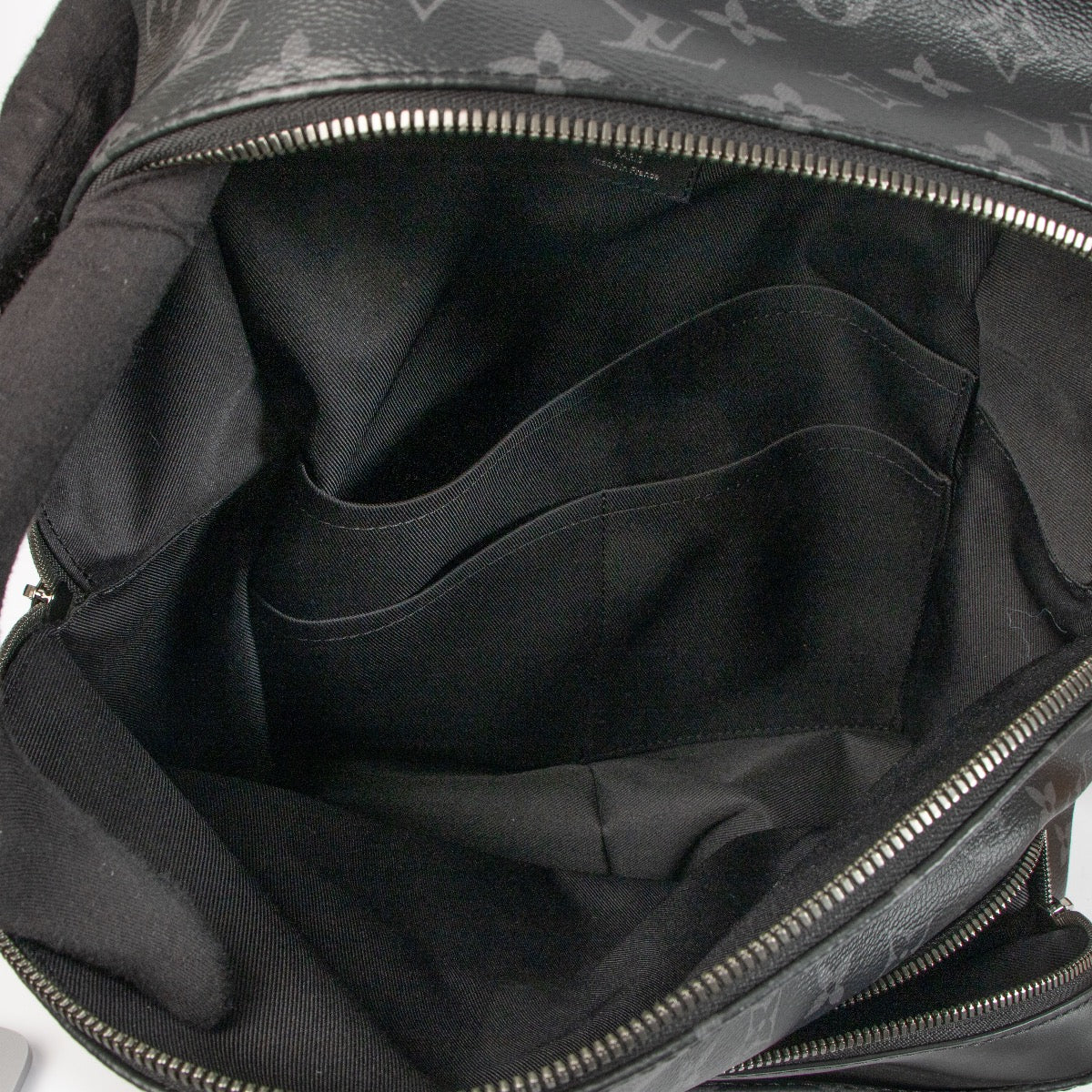 Shop safe online at Labellov in Antwerp, Brussels and Knokke this 100% authentic second hand Louis Vuitton Monogram Eclipse Discovery Backpack