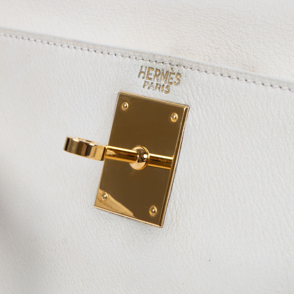 Shop second hand Hermès 1946 Vintage White Kelly 28 on www.labellov.com