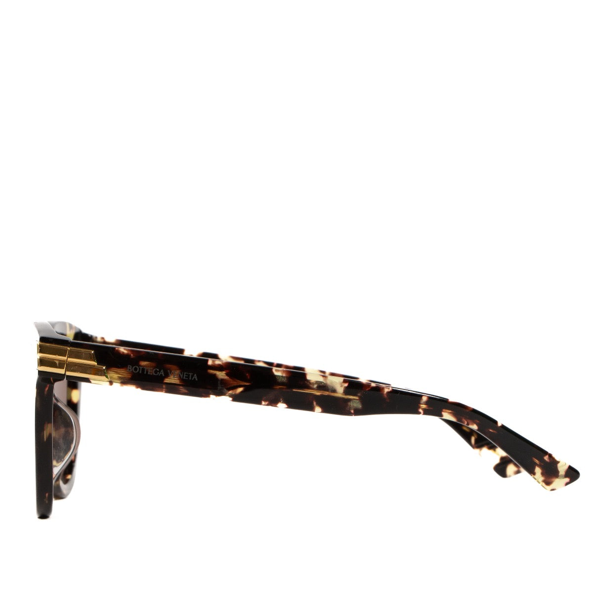 Shop safe online at Labellov in Antwerp, Brussels and Knokke these 100% authentic second hand Bottega Veneta Tortoise Acetate Sunglasses