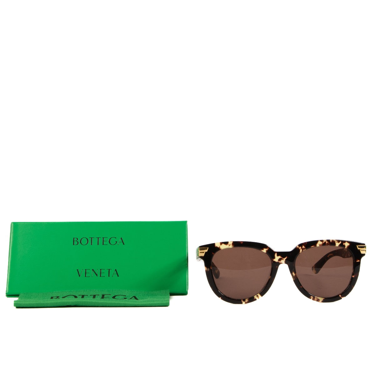 Shop safe online at Labellov in Antwerp, Brussels and Knokke these 100% authentic second hand Bottega Veneta Tortoise Acetate Sunglasses