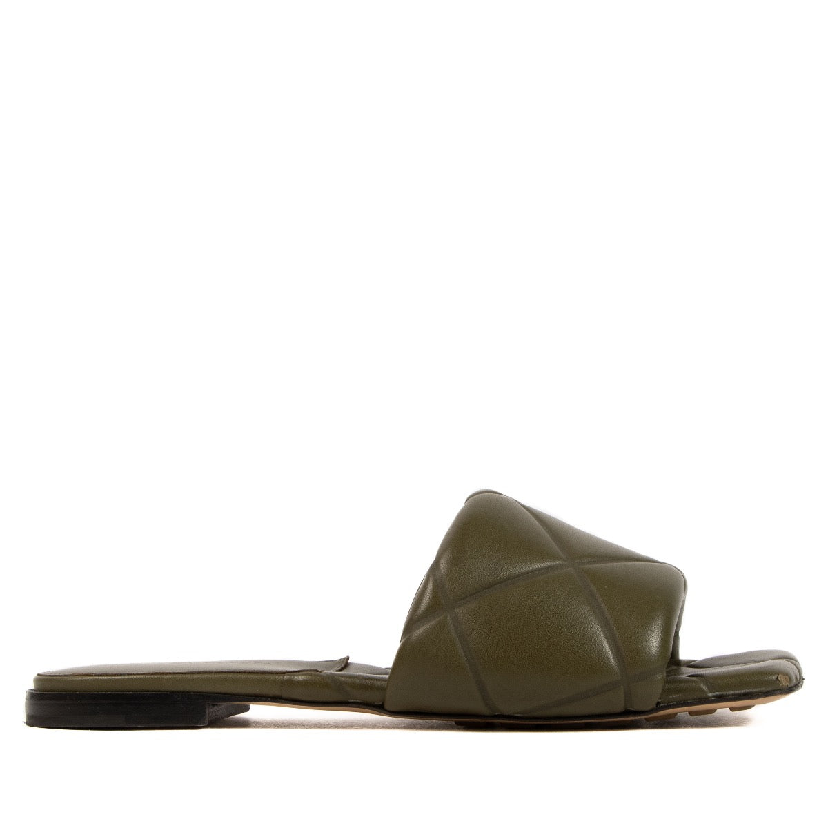 Shop safe online at Labellov in Antwerp, Brussels and Knokke these 100% authentic second hand Bottega Veneta Khaki Green Lido Sandals - size 38