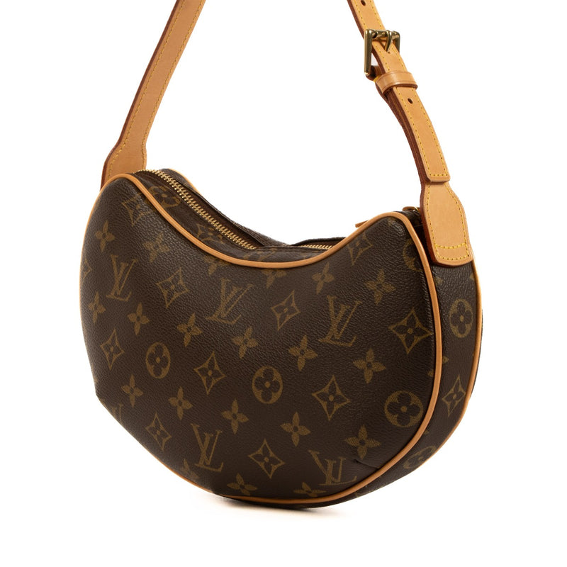 Buy this authentic second-hand vintage Louis Vuitton Monogram Croissant PM Shoulder Bag at online webshop LabelLOV. Safe and secure shopping. Koop deze authentieke tweedehands vintage Louis Vuitton Monogram Croissant PM Shoulder Bag bij online webshop Lab