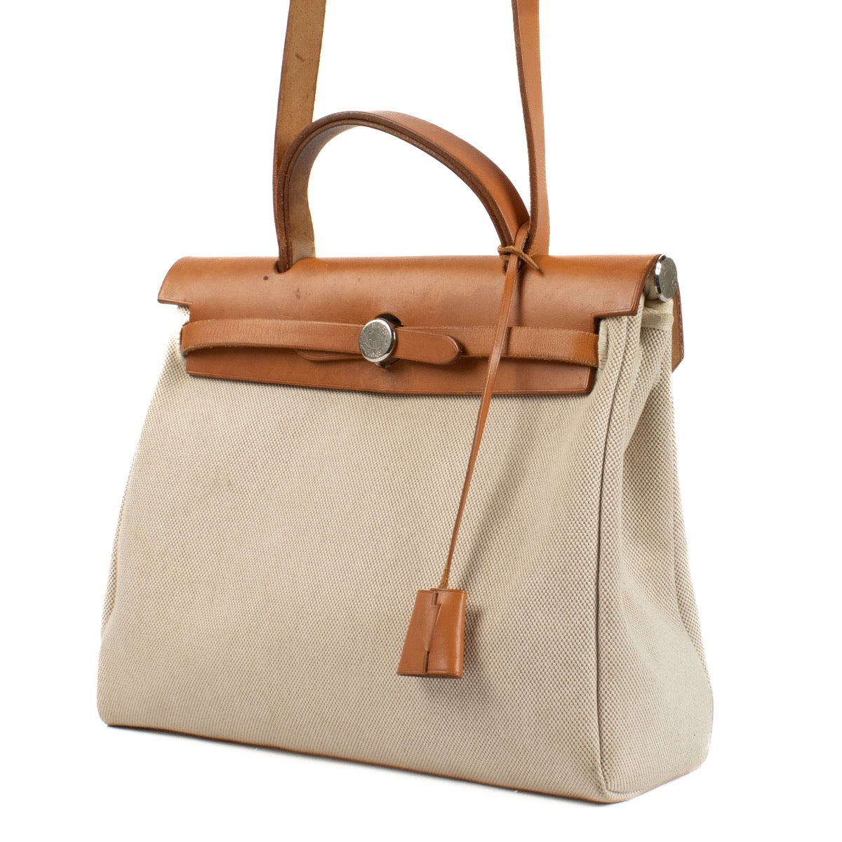 Shop safe online at Labellov in Antwerp, Brussels and Knokke this 100% authentic second hand Hermès Beige Toile Canvas & Hunter Leather Herbag 31