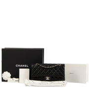 Chanel Black Caviar Leather Medium Classic Flap Bag PHW aan de beste prijs bij Labellov tweedehands luxe in Antwerpen. Wij kopen en verkopen aan de beste prijs bij Labellov.
