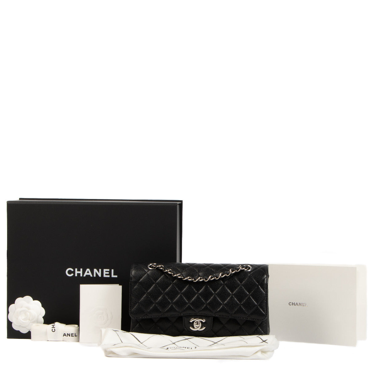 Chanel Black Caviar Leather Medium Classic Flap Bag PHW aan de beste prijs bij Labellov tweedehands luxe in Antwerpen. Wij kopen en verkopen aan de beste prijs bij Labellov.