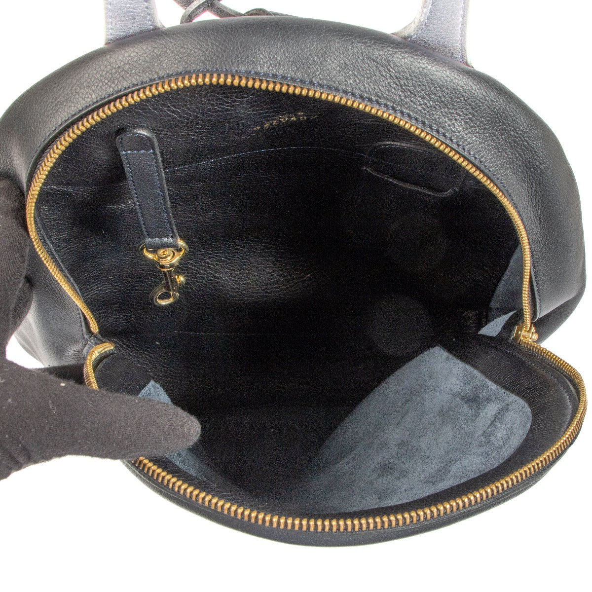 Shop safe online at labellov in Antwerp, Brussels and Knokke this 100% authentic second hand Delvaux Black Leather Corcovado Backpack