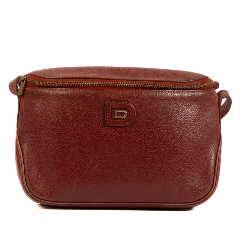 Shop 100% authentic second-hand Delvaux Macao Burgundy Leather Crossbody on Labellov.com