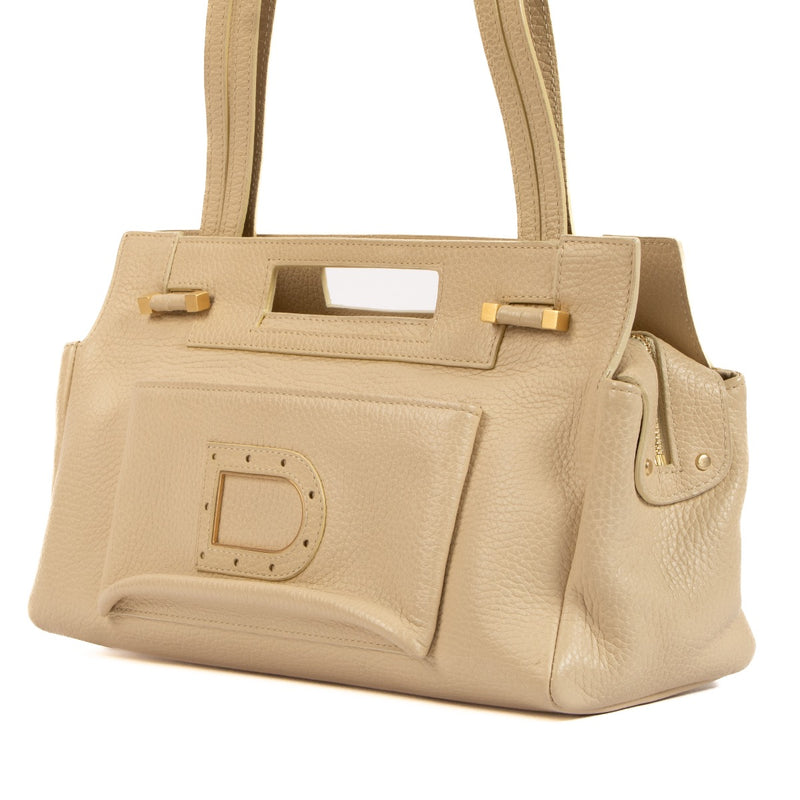 Shop safe online at Labellov in Antwerp, Brussel and Knokke this 100% authentic Delvaux Beige Benjamin PM Shoulder Bag